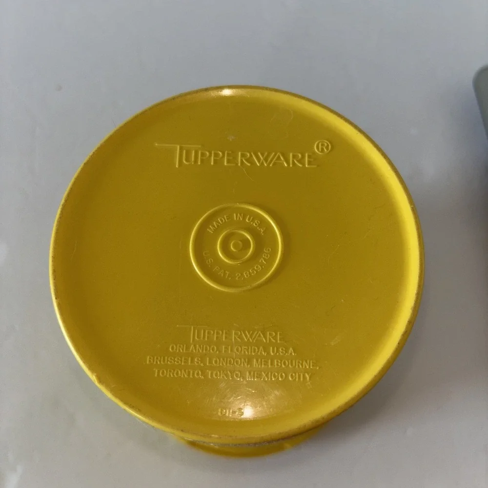 Tupperware vintage yellow